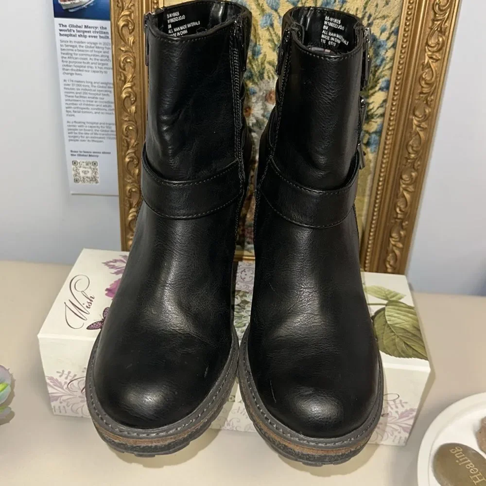 White Mountain 8 JOJO Black Heel Triple Buckle Double Zip Moto Ankle Booties